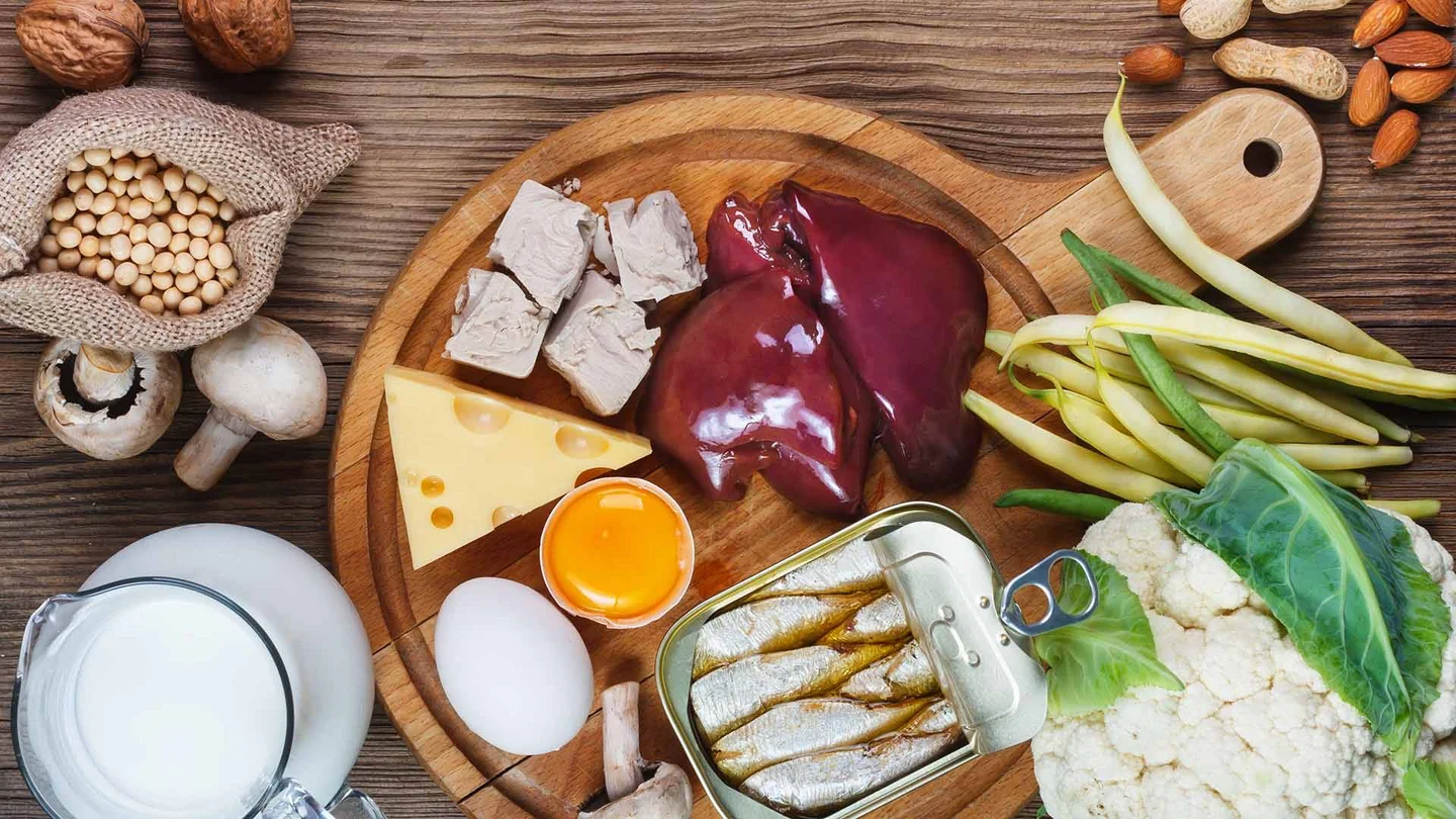 Tisch mit Lebensmitteln.